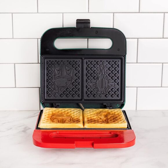 Star Wars Boba Fett Bounty Hunter Slave 1 Non-Stick Double-Square Waffle Maker - Picture 6 of 8